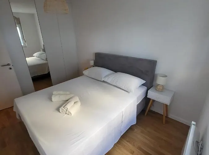 Antea With Free Parking 아파트 자다르