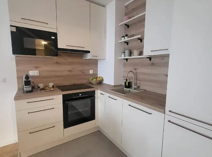 Antea With Free Parking 자다르