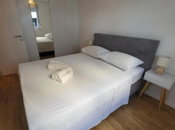 Antea With Free Parking 아파트 자다르