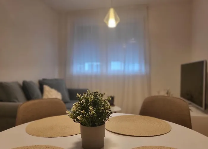 Antea With Free Parking 자다르